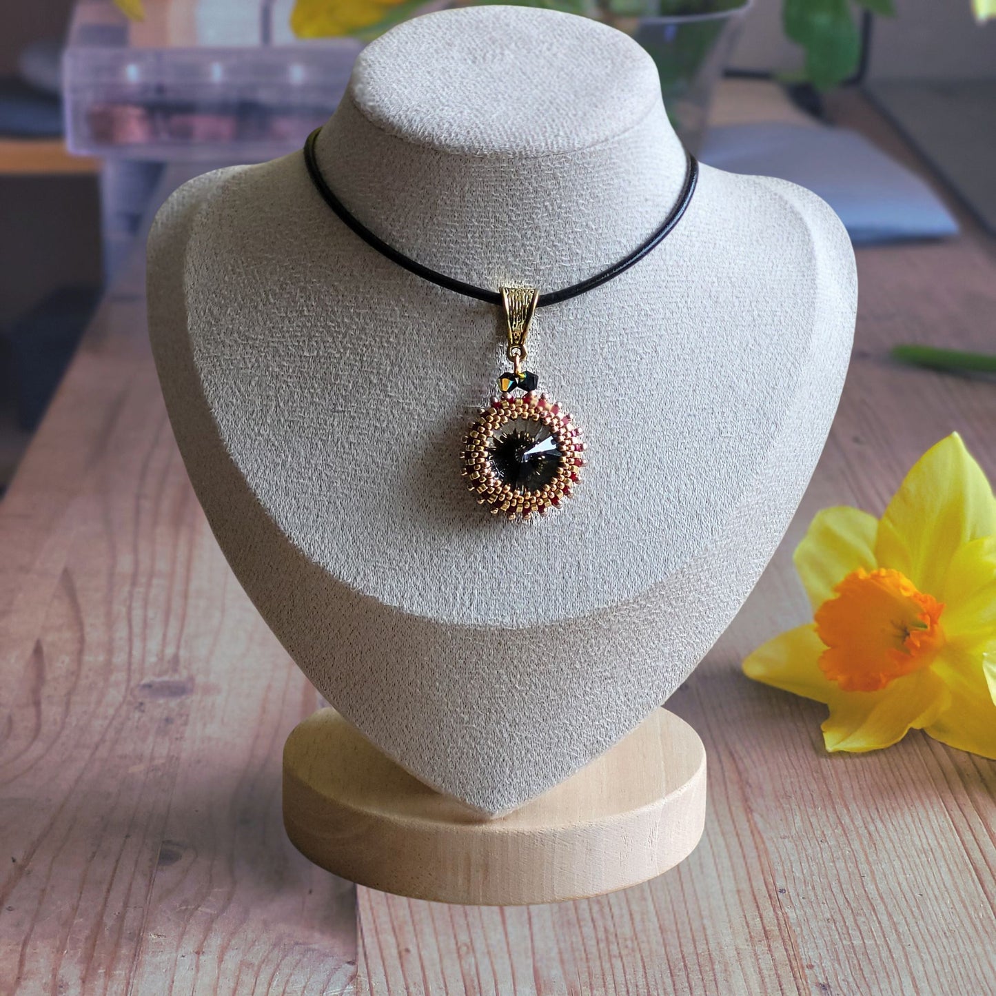 Cabochon halskæde – Håndlavet choker med krystal eller natursten