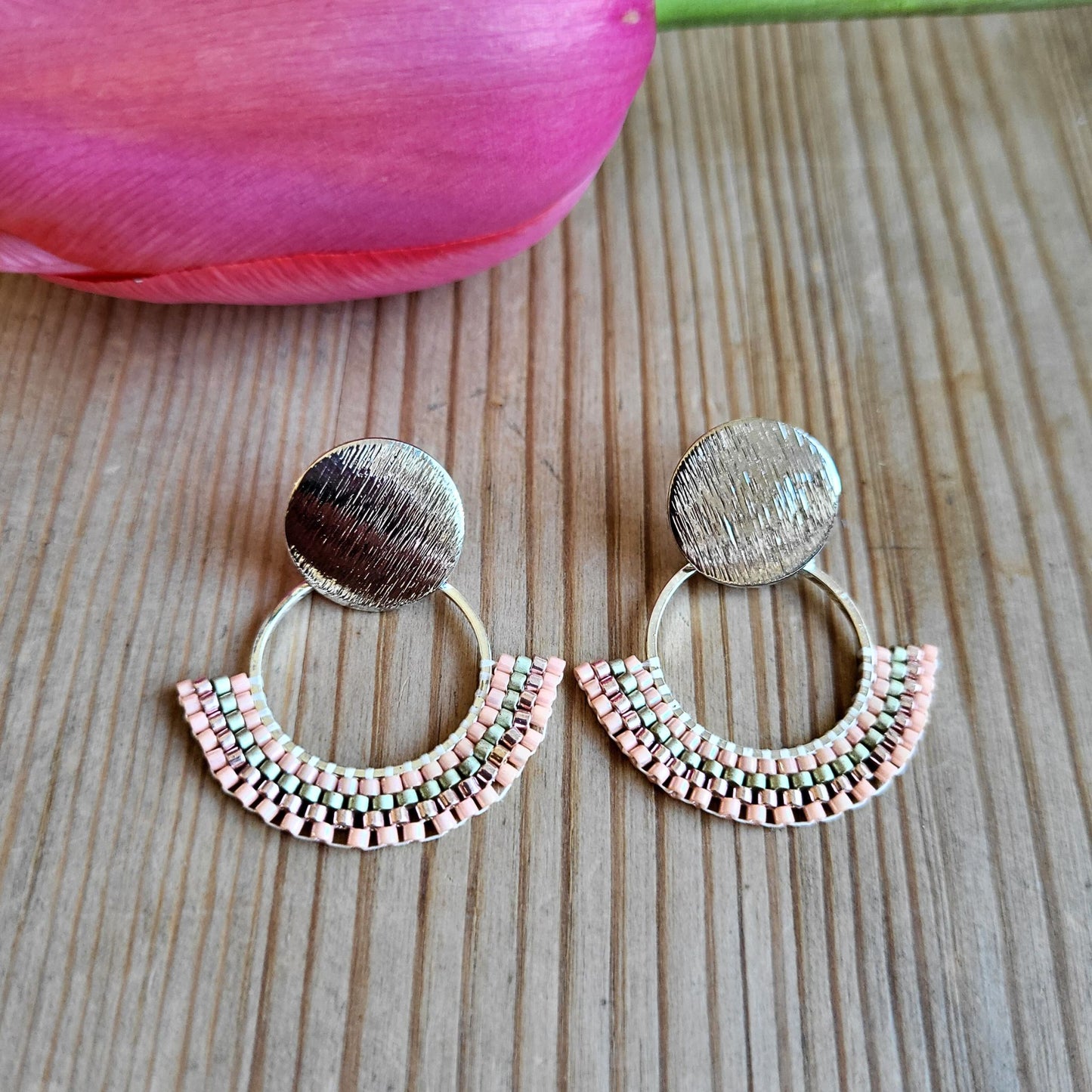 Lykke øreringe – Let og farverig elegance til hverdag og fest