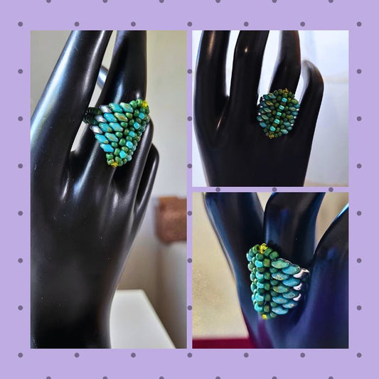 Celia ring – Håndvævet perlering med farverig elegance