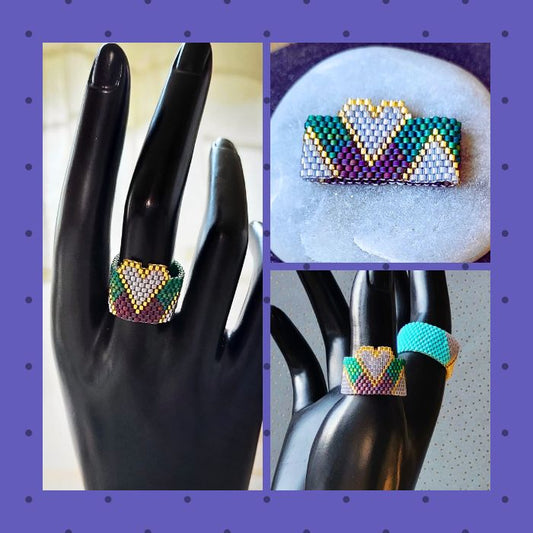 Kærlighed ring – Hjerteformet perlering med farverig charme