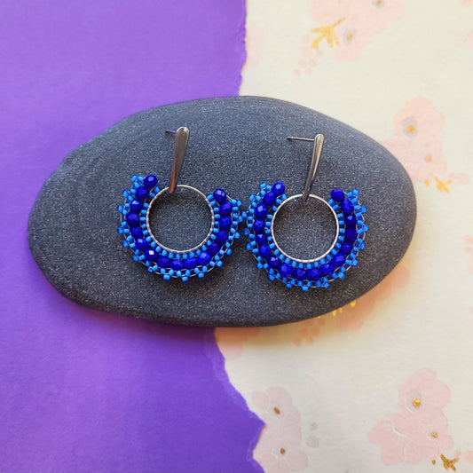 Bella øreringe – Perler og elegance