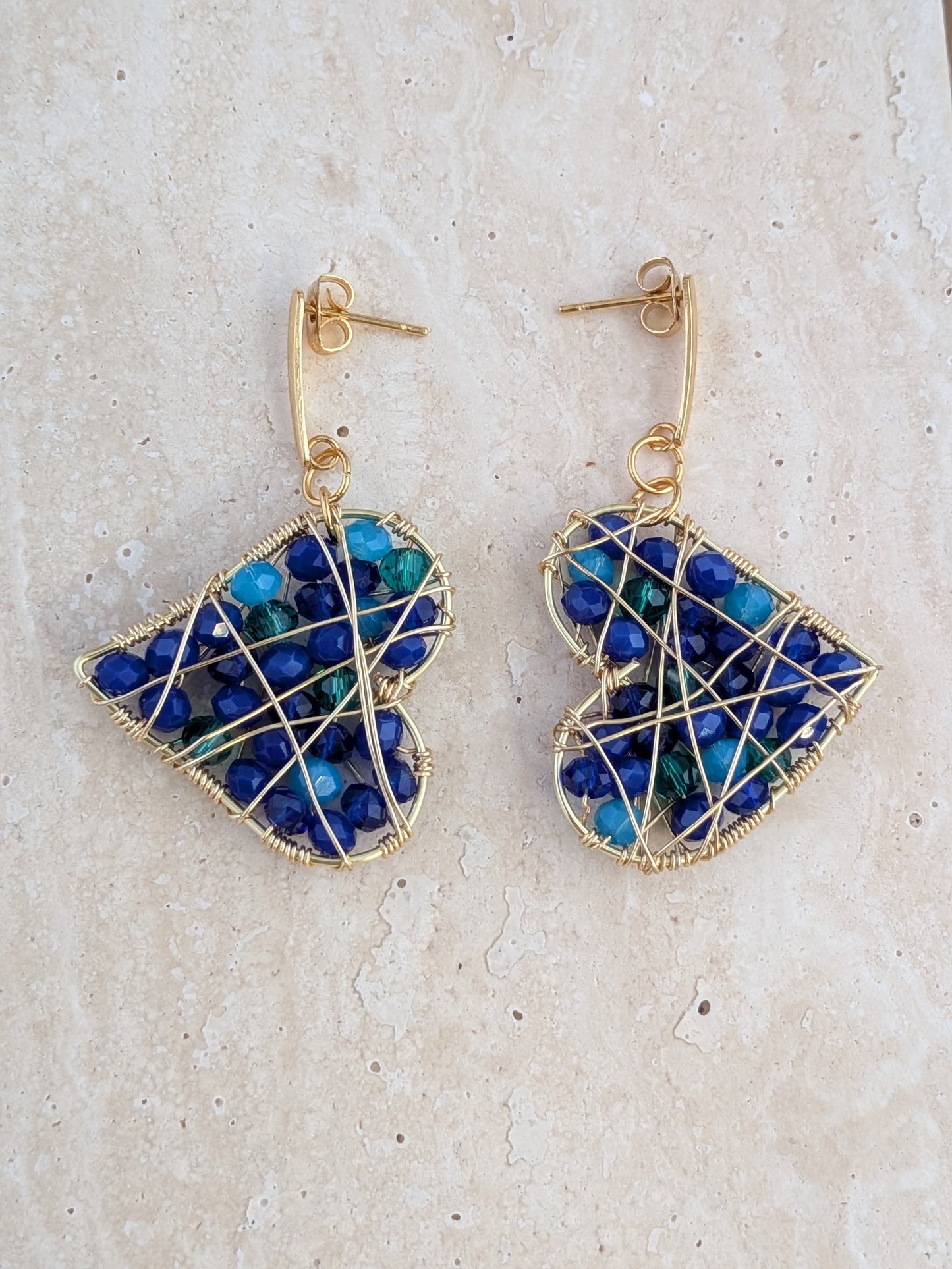 Drømmefanger hjerteøreringe – Håndlavede øreringe med glasperler og spirituel charme