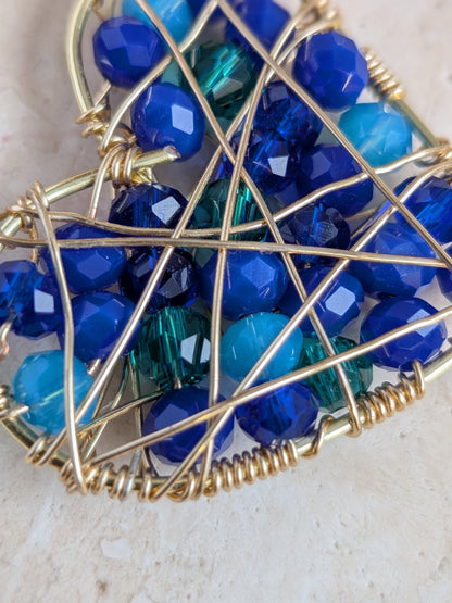 Drømmefanger hjerteøreringe – Håndlavede øreringe med glasperler og spirituel charme