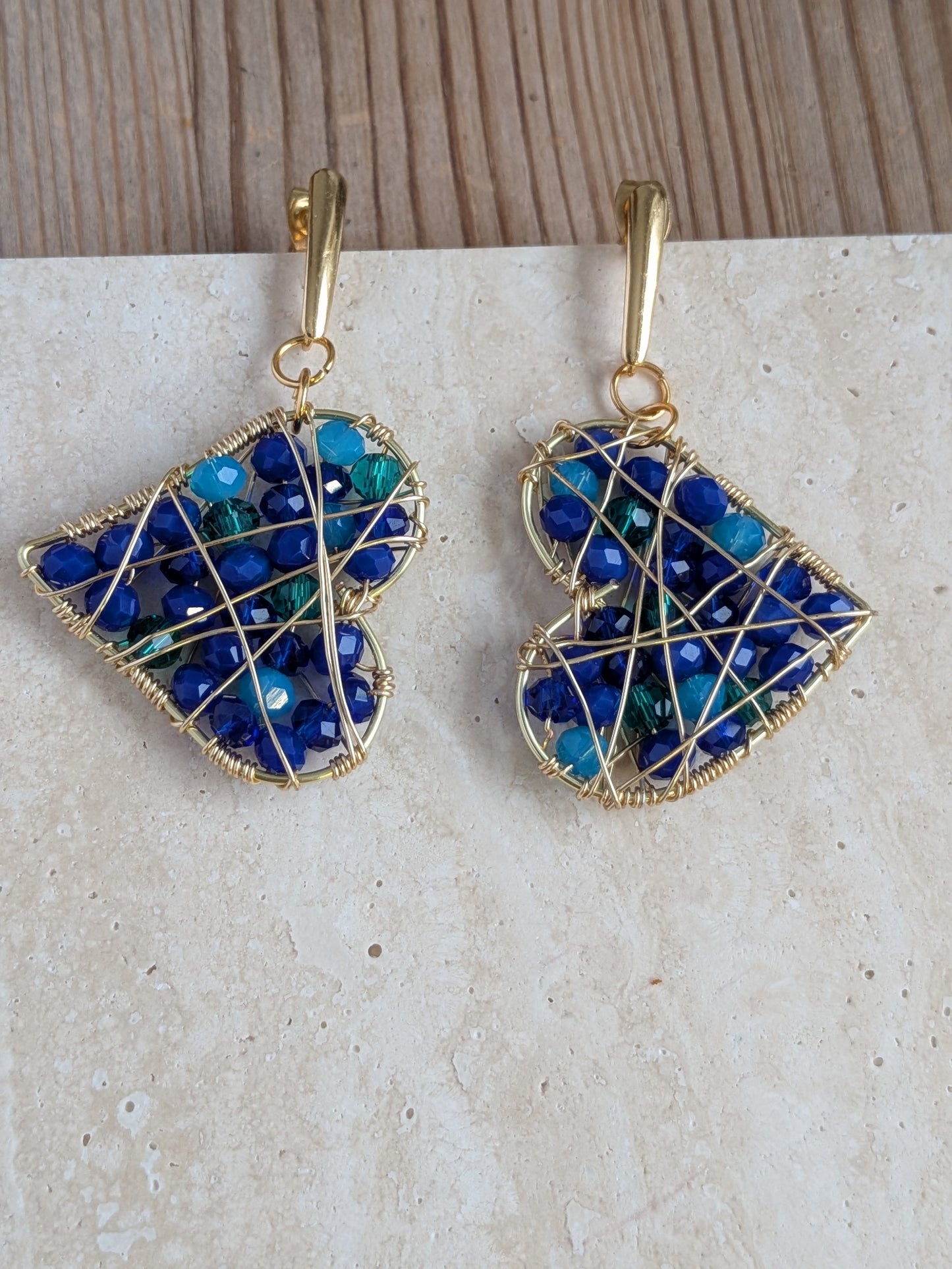 Drømmefanger hjerteøreringe – Håndlavede øreringe med glasperler og spirituel charme