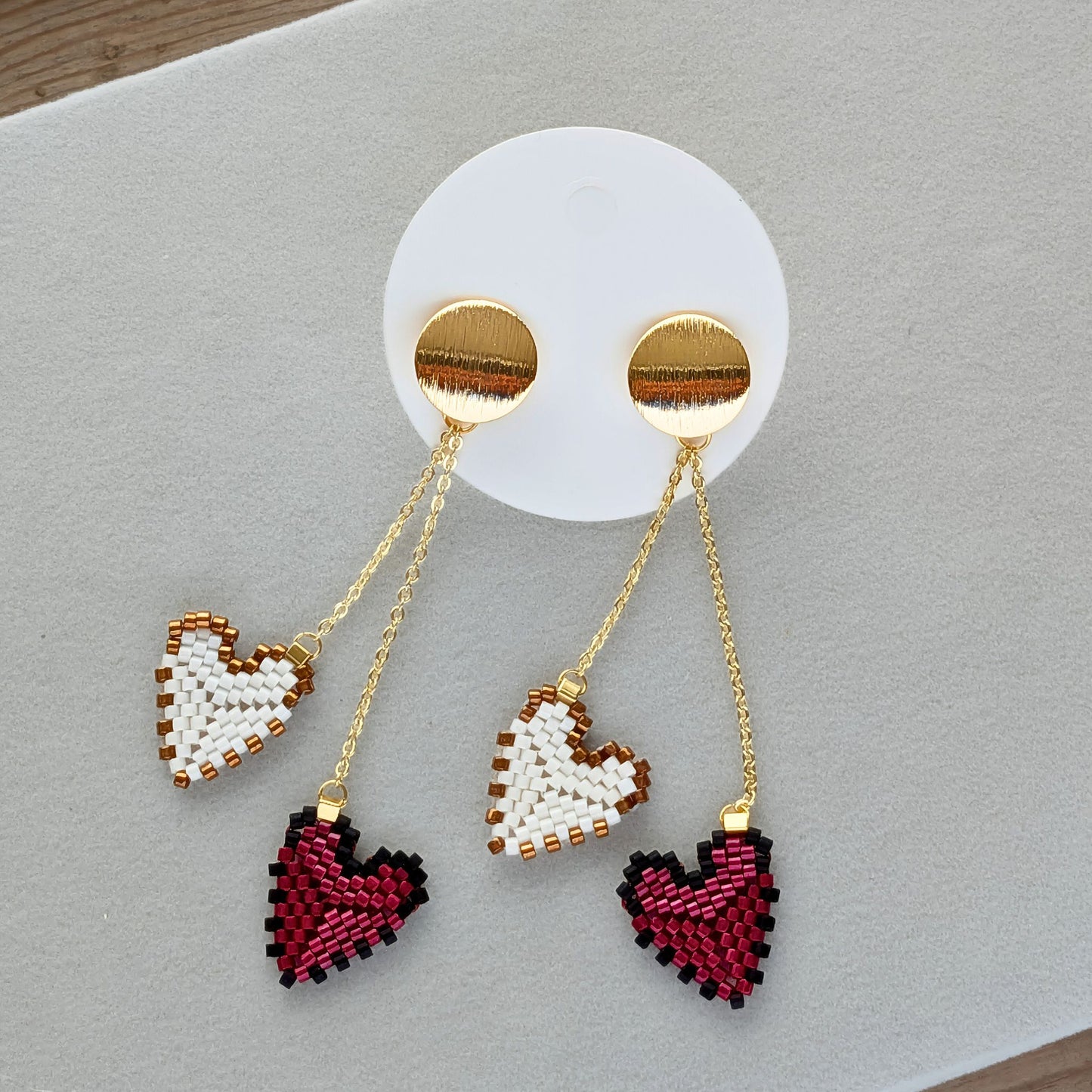 Amor øreringe – Hjerteformede Miyuki-øreringe i bevægelse