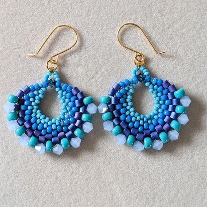 Luna øreringe – Elegant håndlavet design med et mix af perler