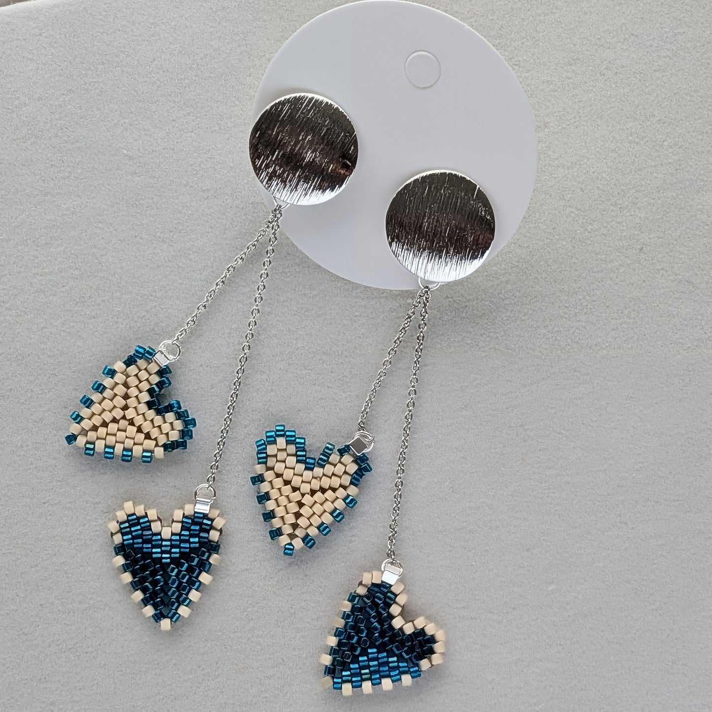 Amor øreringe – Hjerteformede Miyuki-øreringe i bevægelse