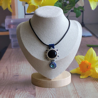 Cabochon halskæde – Håndlavet choker med krystal eller natursten