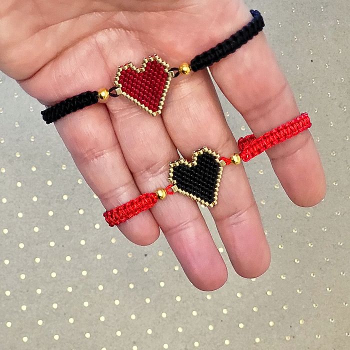 Loveyou armbånd – Håndlavet armbånd med hjerter og justerbar lukning
