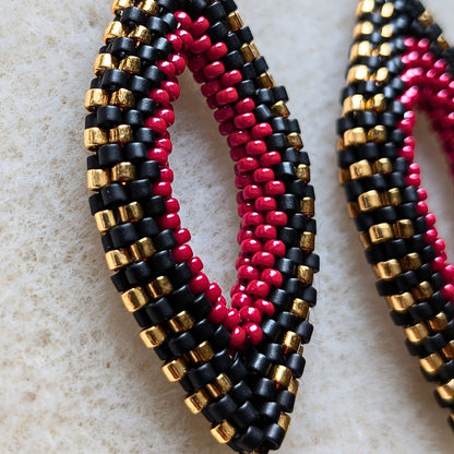 Blade øreringe – håndlavet elegance i perler