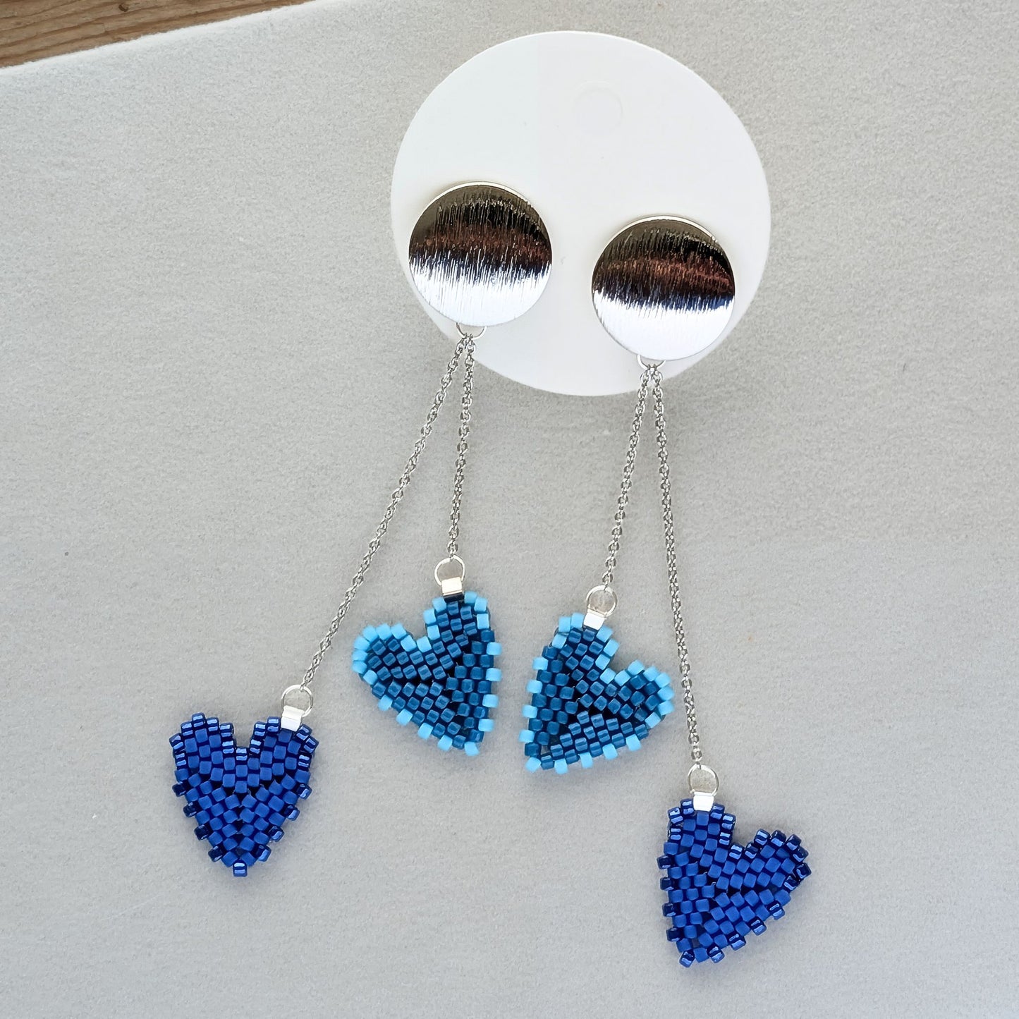 Amor øreringe – Hjerteformede Miyuki-øreringe i bevægelse