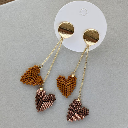 Amor øreringe – Hjerteformede Miyuki-øreringe i bevægelse