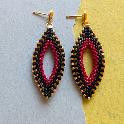 Blade øreringe – håndlavet elegance i perler