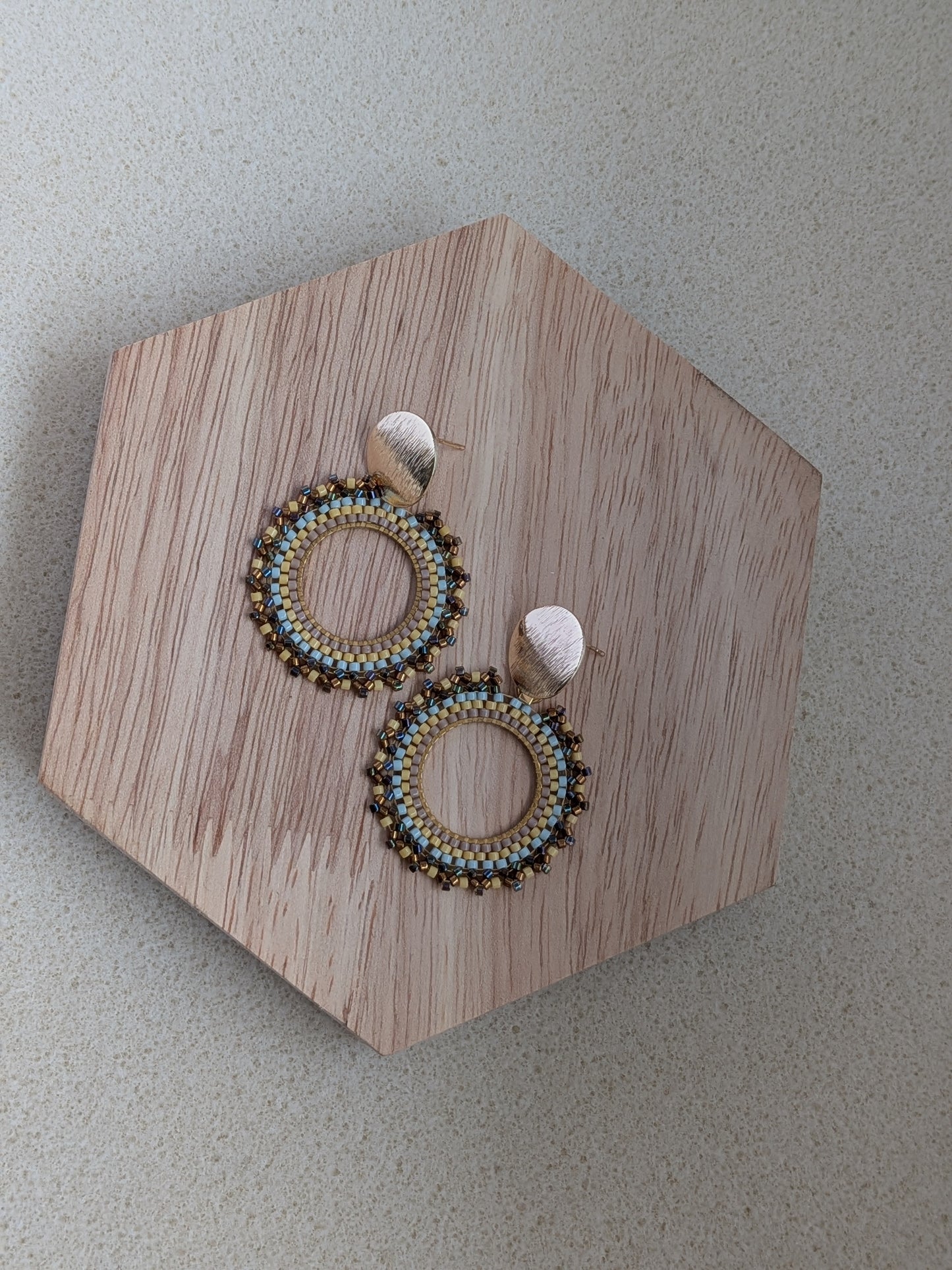 Harmoni øreringe – Lette mandala-øreringe med perler