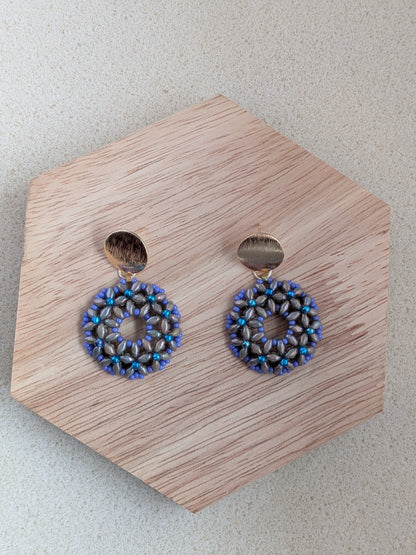 Flora øreringe – Blomsterinspirerede øreringe med Matubo og Miyuki-perler