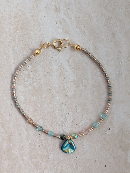 Sofie armbånd – håndlavet armbånd med Miyuki-perler og tjekkiske krystaller af høj kvalitet