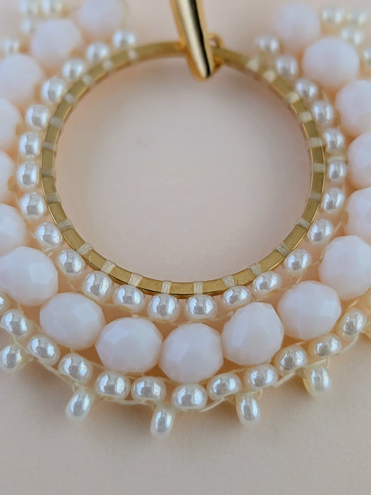 Bella øreringe – Perler og elegance