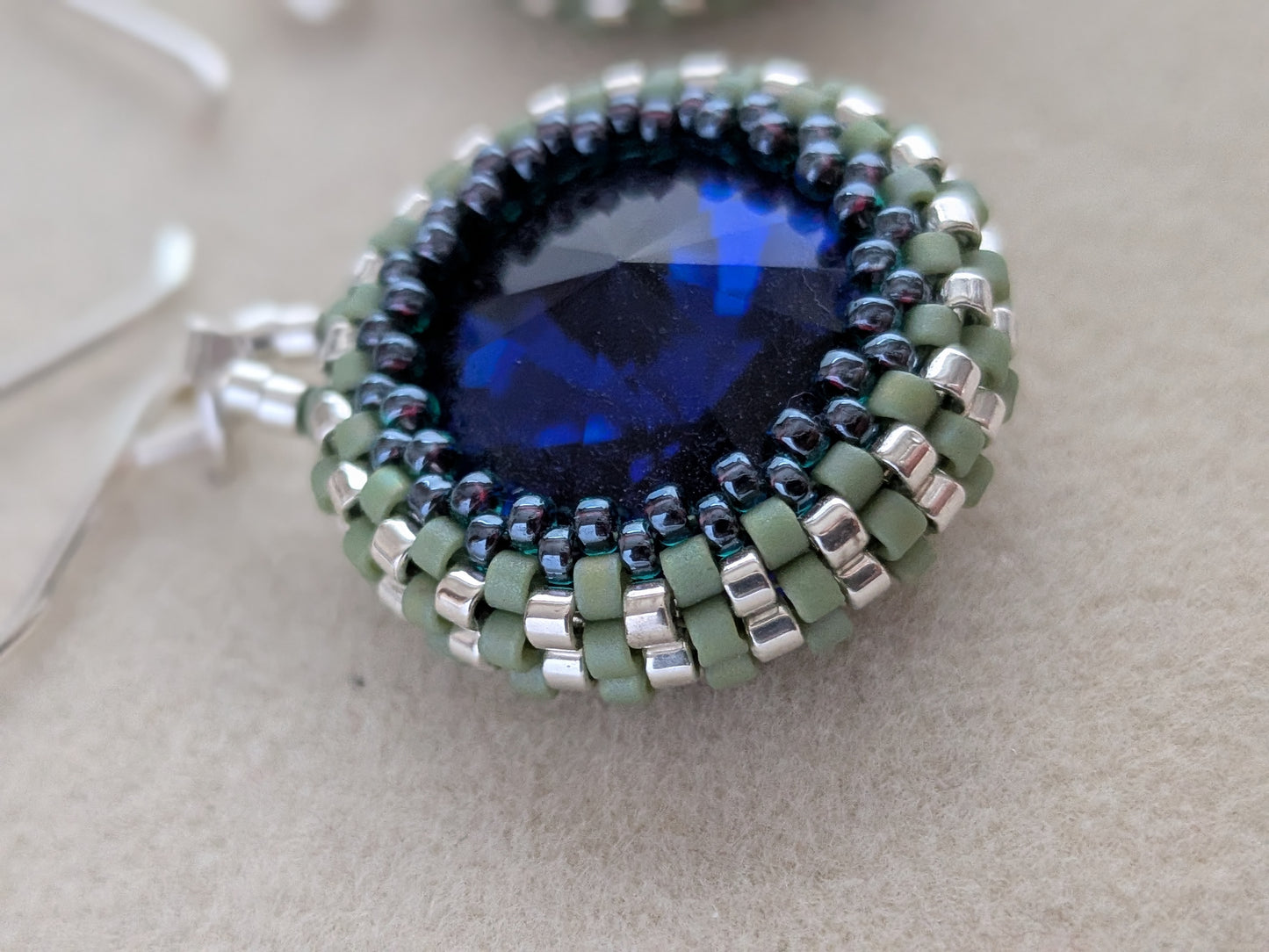 Kristaldrømme – Statement øreringe med krystal og Miyuki perler