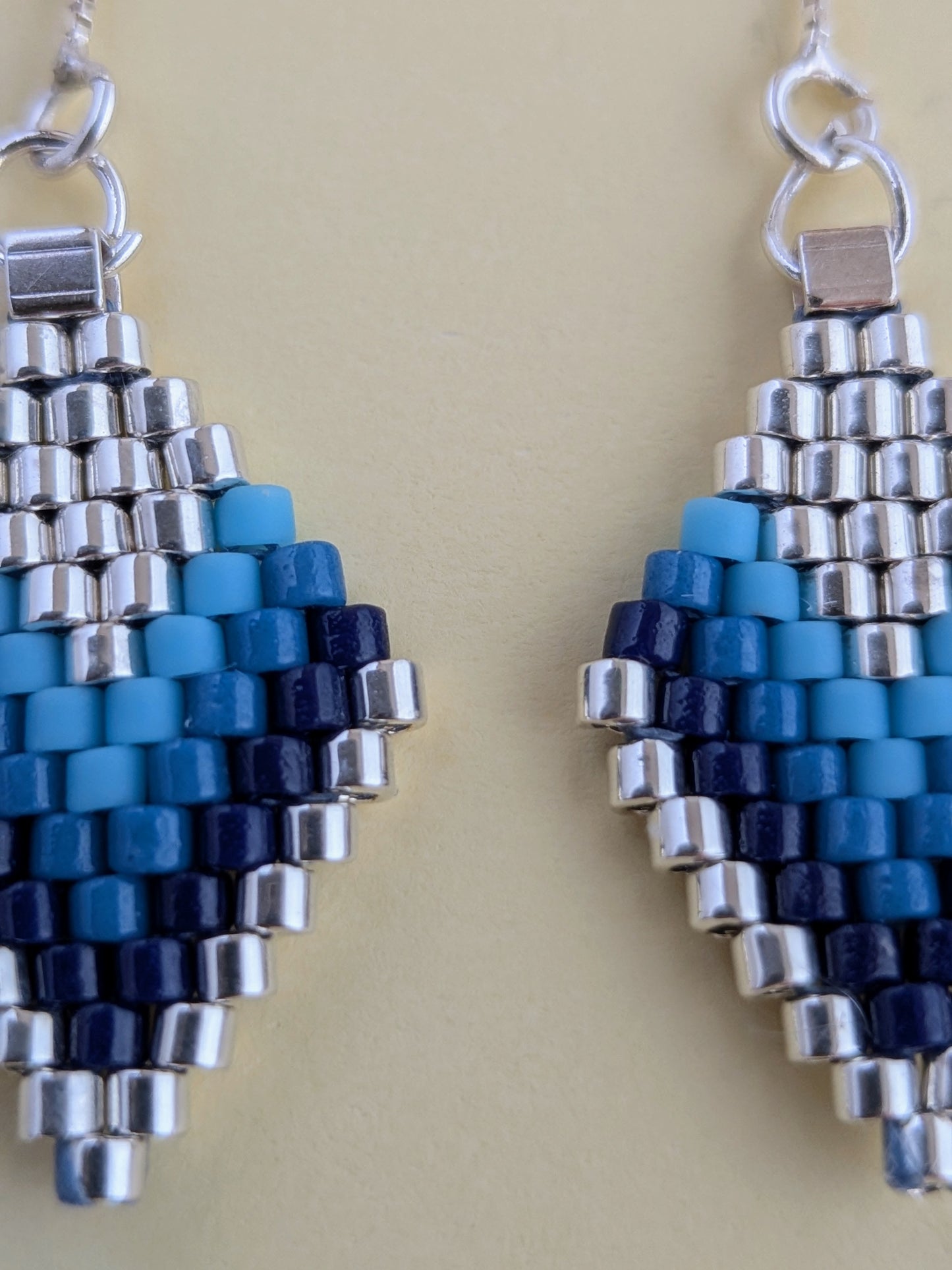 Lette kædeøreringe med Miyuki-perler – håndlavede øreringe – Estela