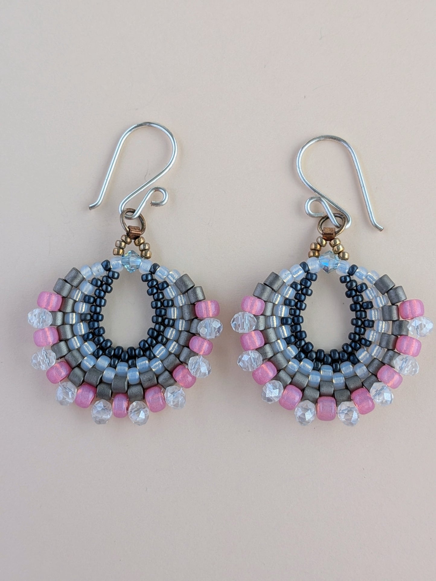 Elegante håndlavede øreringe med Miyuki-perler – Luna