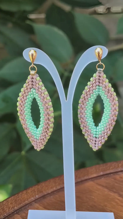 Blade øreringe – håndlavet elegance i perler