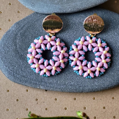 Flora øreringe – Blomsterinspirerede øreringe med Matubo og Miyuki-perler