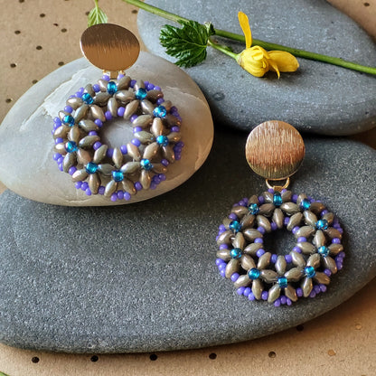 Flora øreringe – Blomsterinspirerede øreringe med Matubo og Miyuki-perler